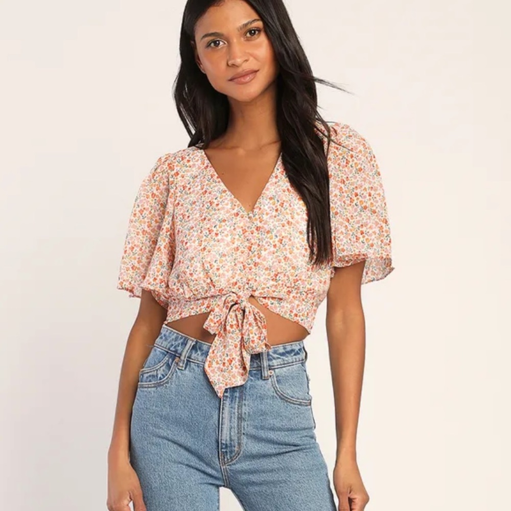 Lulu’s Ditsy Daisy White Floral Print Tie-Front Flutter Sleeve Crop Top